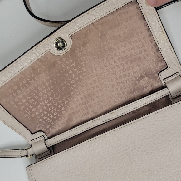 Kate Spade new York crossbody. - Picture 2 of 7